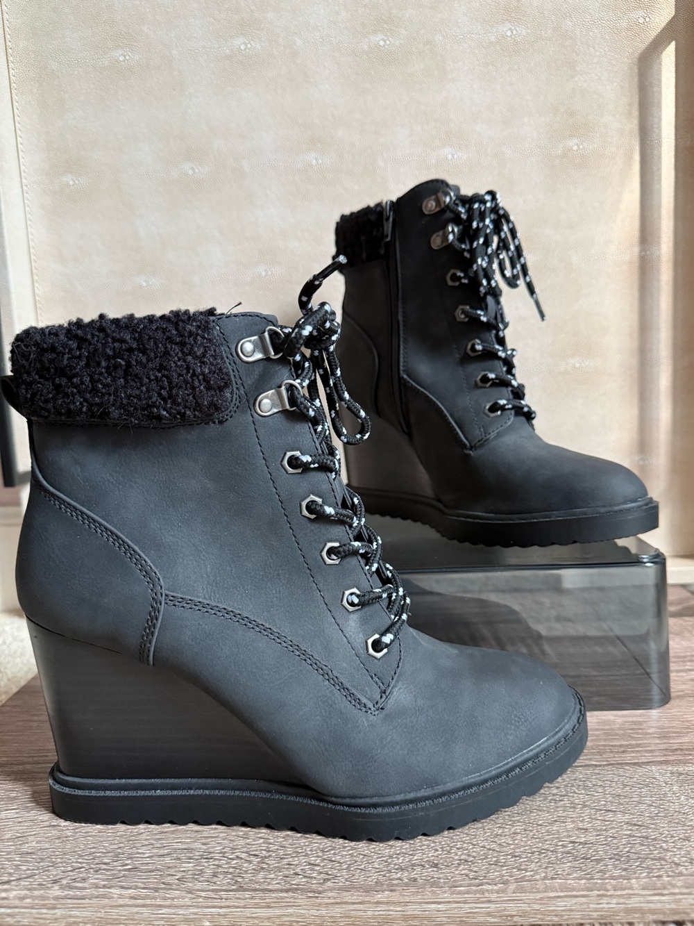 BRAND NEW Dolce Vita Sherman Black Faux Shearling Wedge Booties - 9.5